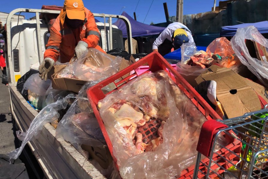 Toneladas de carne y alimentos fueron incautados en la Feria de las Pulgas