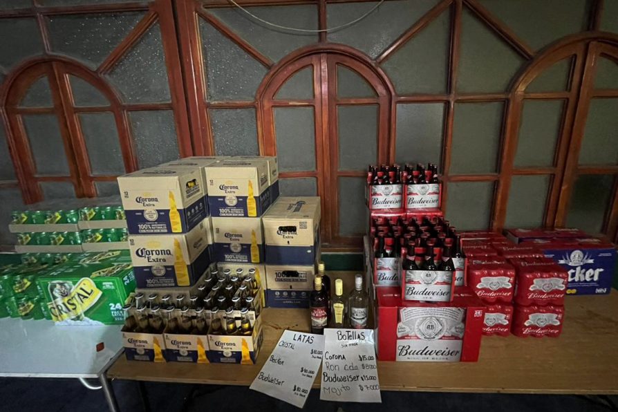 <strong>Plan Tolerancia Cero: Decomisan  797 latas y botellas de bebidas alcohólicas desde local clandestino</strong>