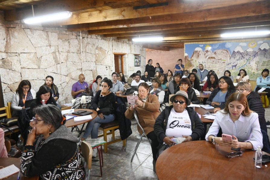 Actualización de reglamento sanitario fue planteada en Mesa de la Mujer Rural e Indígena del SernamEG