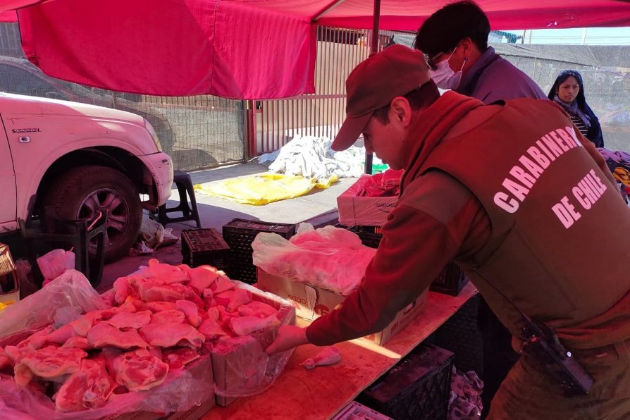 Mil 300 kilos  de carne sin refrigeración y a punto de vencer  fueron decomisados desde “feria de las pulgas”