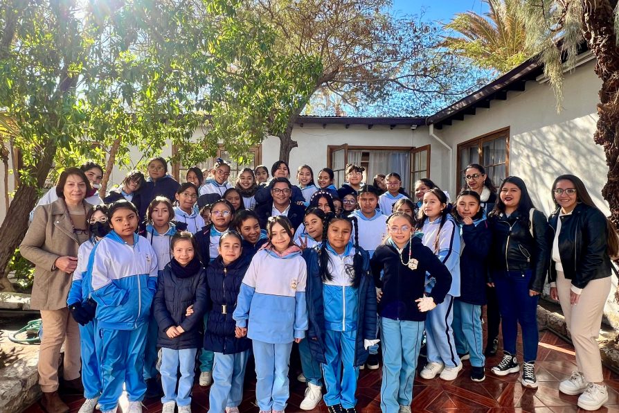 Día de los Patrimonios: Estudiantes de Calama realizaron tour histórico por las dependencias de la delegación presidencial provincial de El Loa