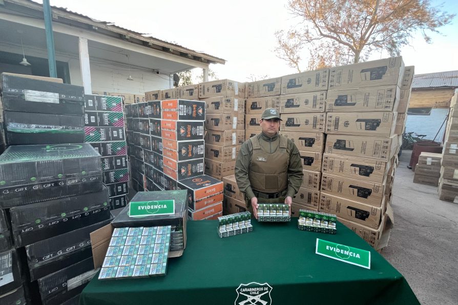 Despliegue de Carabineros en frontera de El Loa deja 6 detenidos y más de un millón de cajetillas de cigarrillos de contrabando incautados