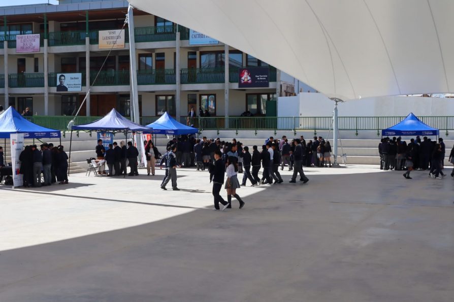Servicios Públicos se Acercan a la Comunidad Escolar: Exitosa Plaza de Servicios en el Colegio Don Bosco de Calama