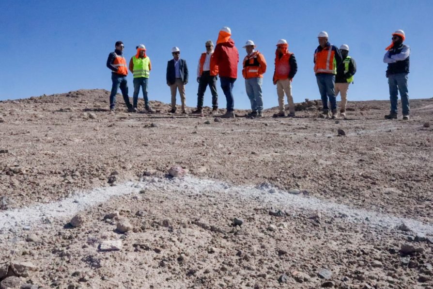 Autoridades inspeccionan avance de obras del proyecto de mejoramiento del sistema de Agua Potable Rural en Chiu Chiu